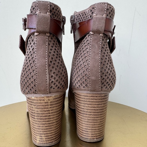 MADDEN GIRL DOTTIE TAN ANKLE BOOTIES - Picture 4 of 6